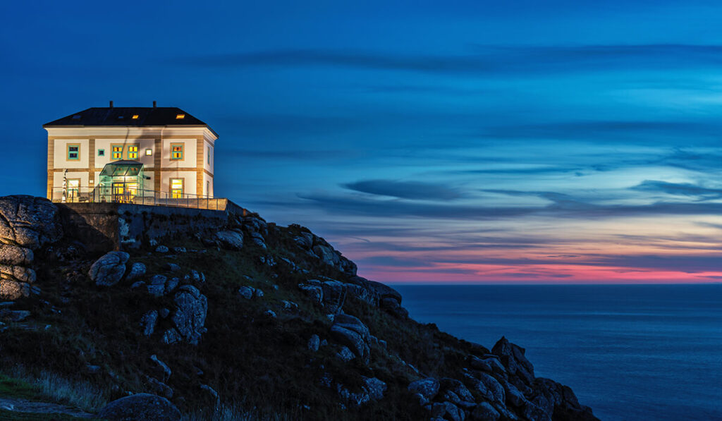 dormir en un faro en Galicia en Fisterra