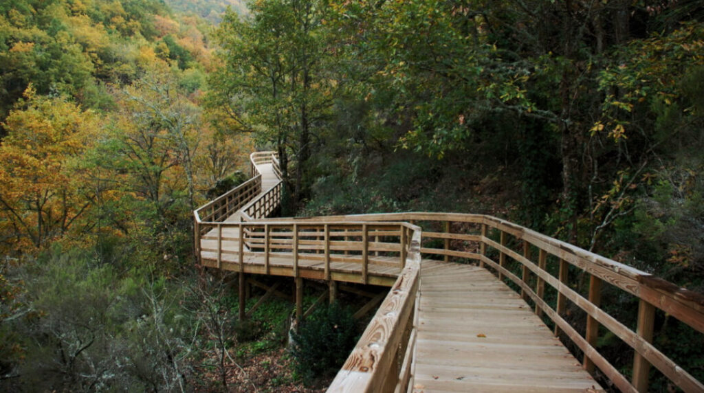 qué ver cerca en la Ribeira Sacra, pasarelas del Río Mao