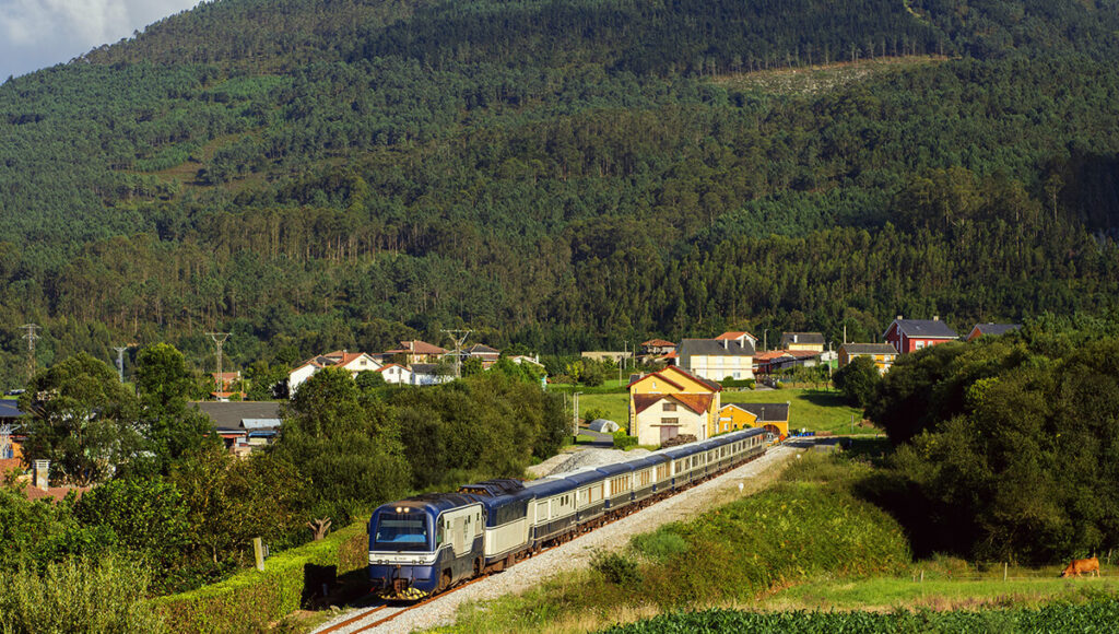 qué es el Tren Transcantábrico Gran Lujo