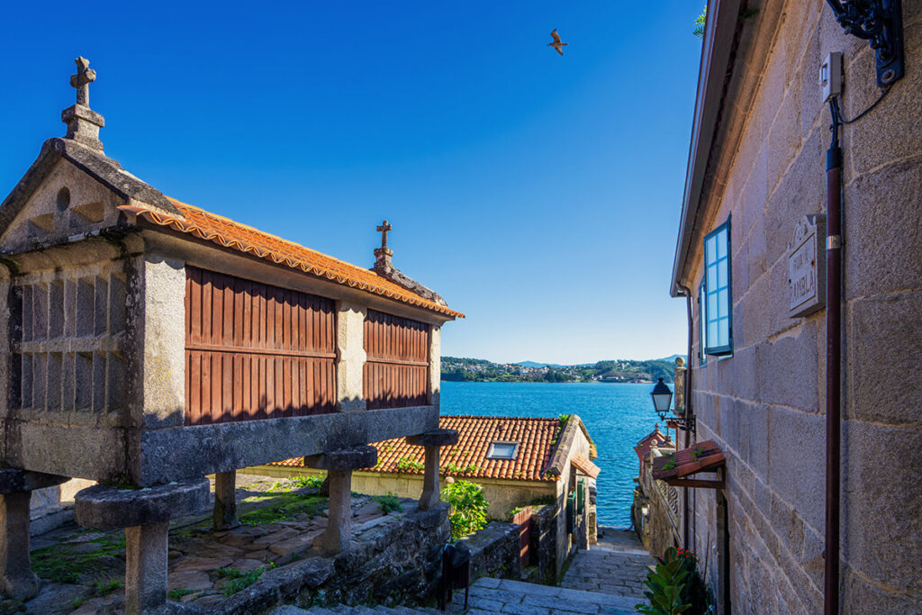 rua do mar, uno de los imprescindibles qué ver en Combarro