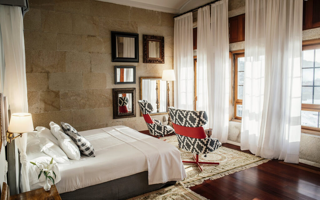 dormir en un castillo en Galicia | Habitaciones del Parador de Baiona