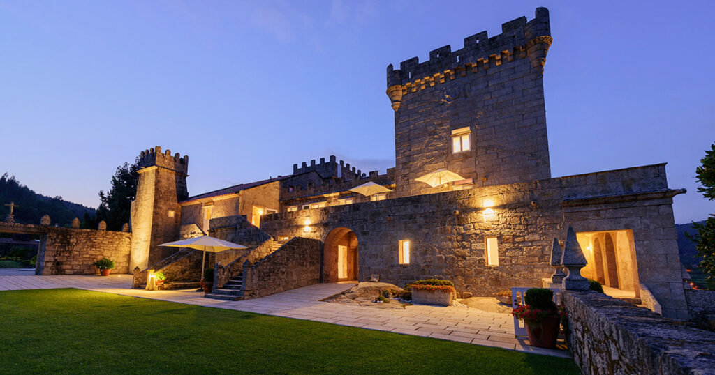 Dormir en un castillo en Galicia | Torre de Tebra en Tomiño