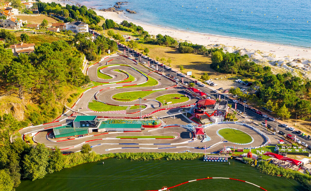 una jornada de karting es uno de los planes más originales qué hacer en Galicia con niños