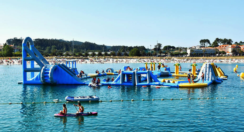 Aquapark de Sanxenxo, uno de los mejores planes qué hacer en Galicia con niños