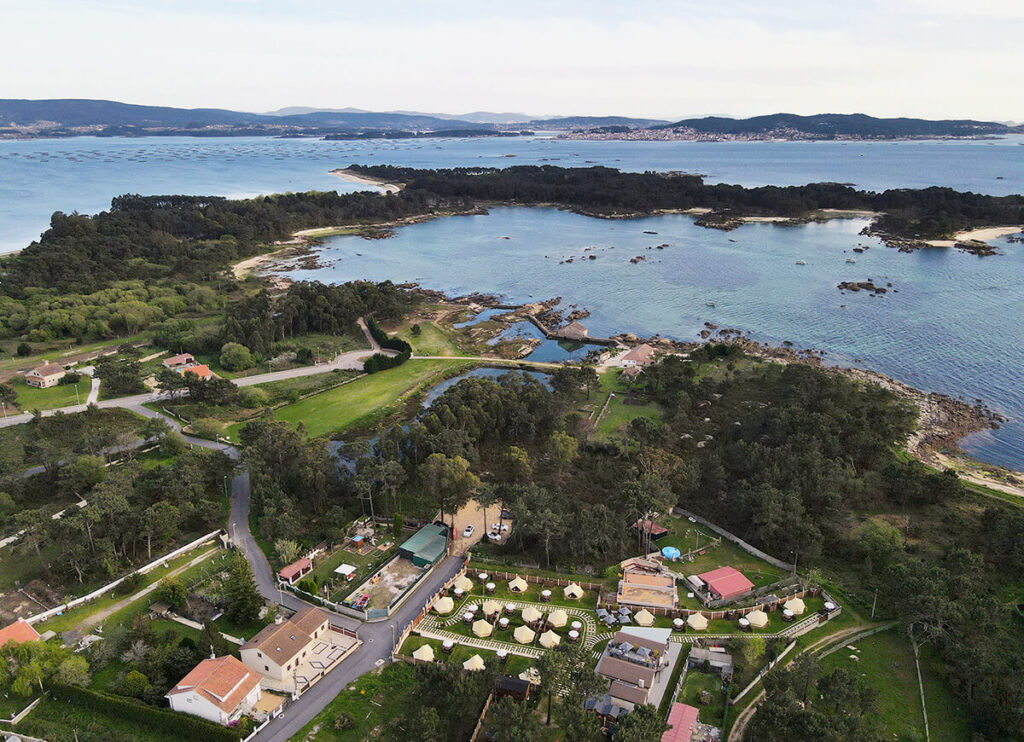 el Glamping Illa de Arousa es uno de los alojamientos románticos en Galicia más exclusivos