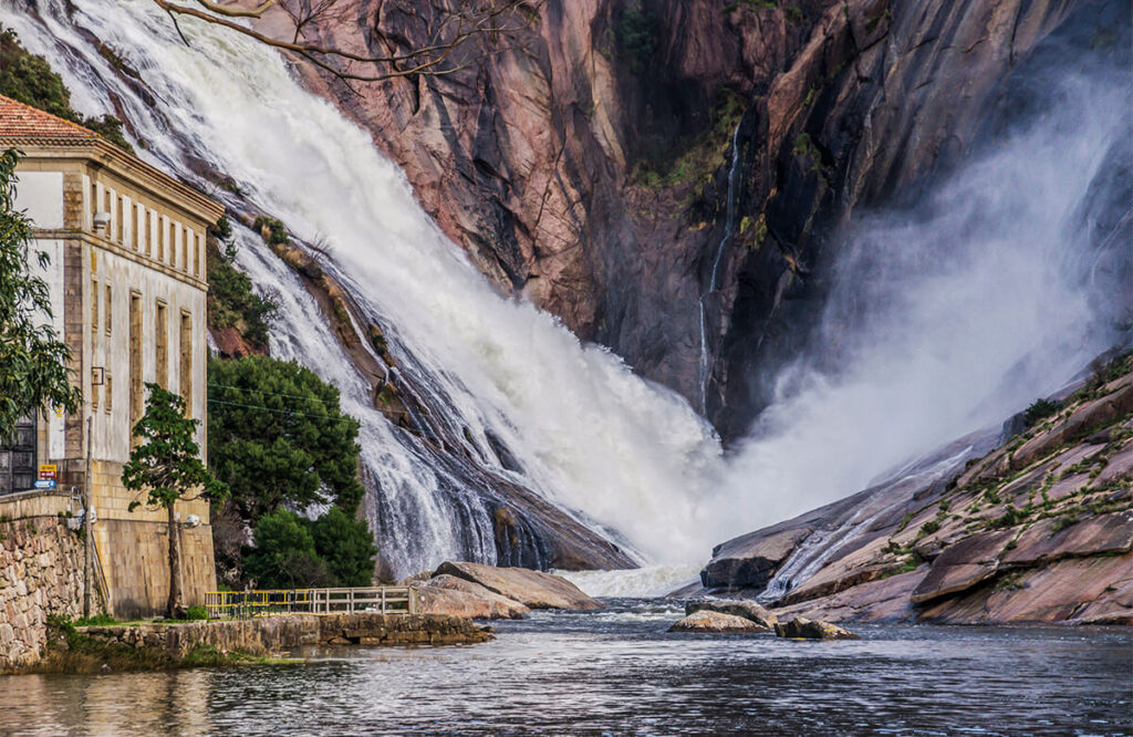 cuándo visitar la Cascada del Ézaro