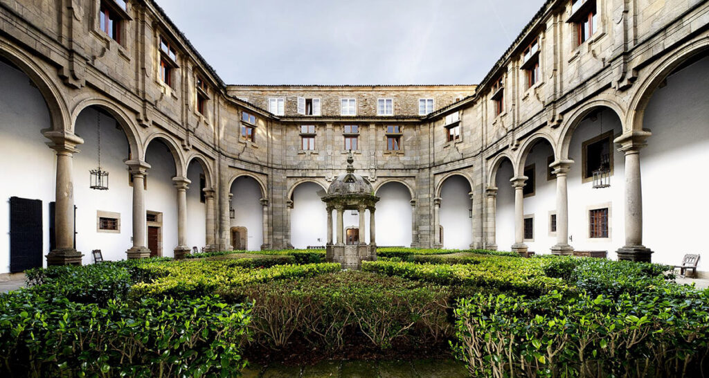 el Hostal dos Reis Católicos en Santiago de Compostela es uno de los hoteles con más encanto de Galicia