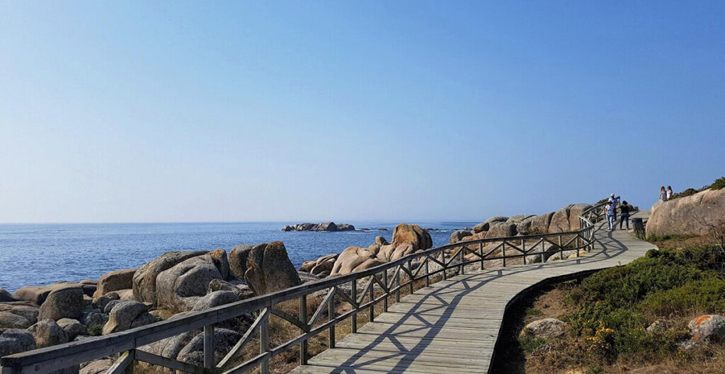 Sendero de Pedras Negras, uno de las mejores cosas qué hacer en las Rías Baixas con niños