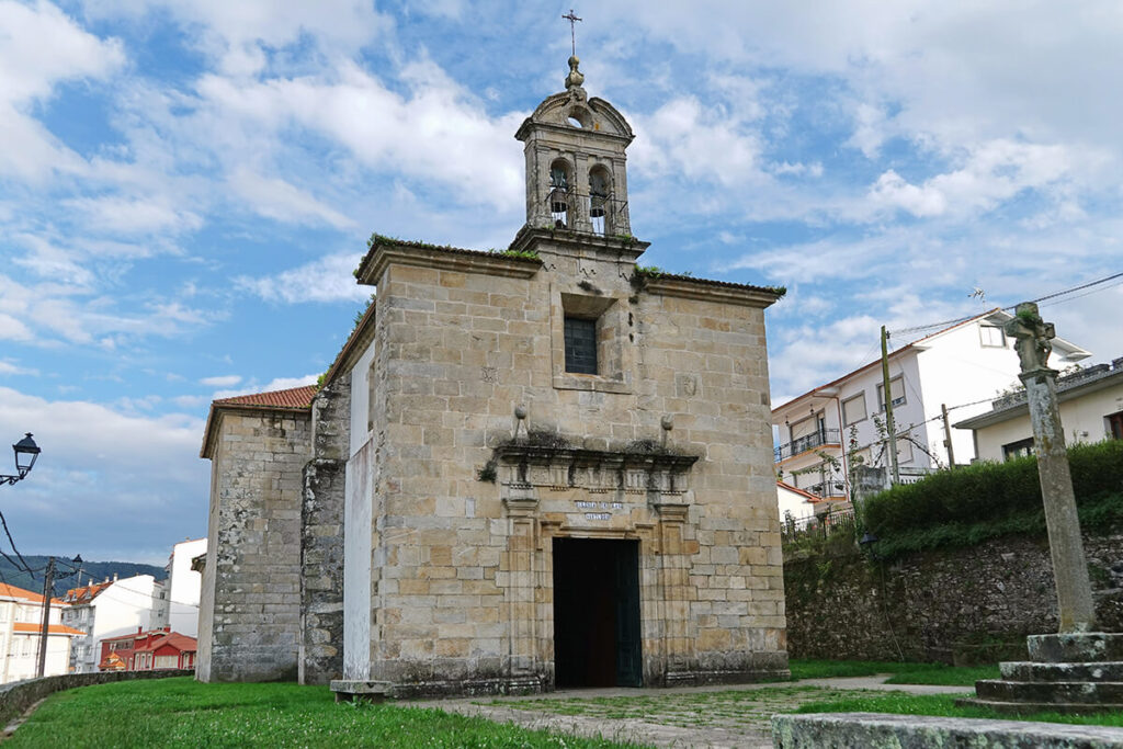 Iglesia de las Virtudes en Pontedeume (A Coruña)
