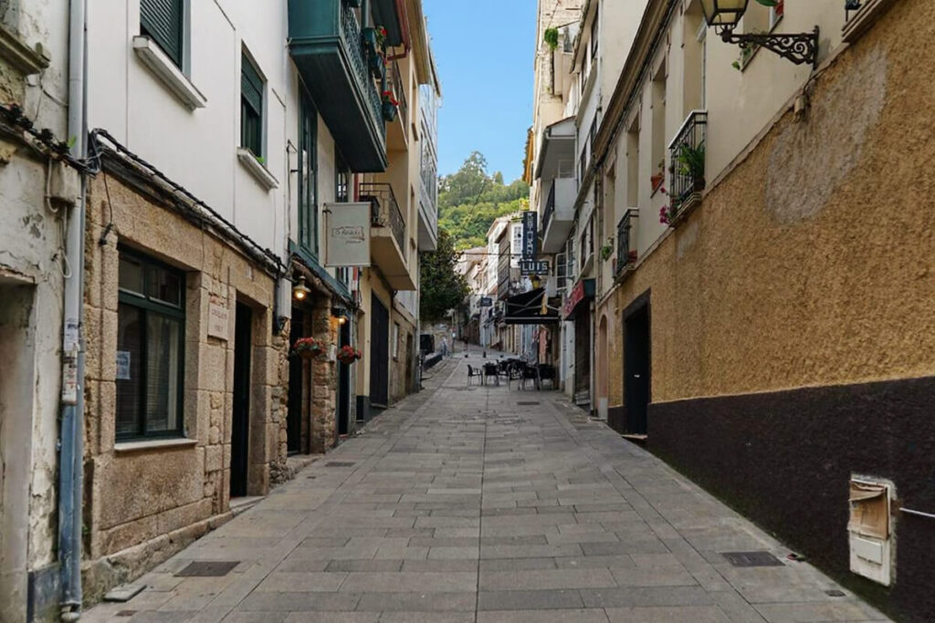 el casco antiguo es uno de los imprescindibles qué ver en Pontedeume