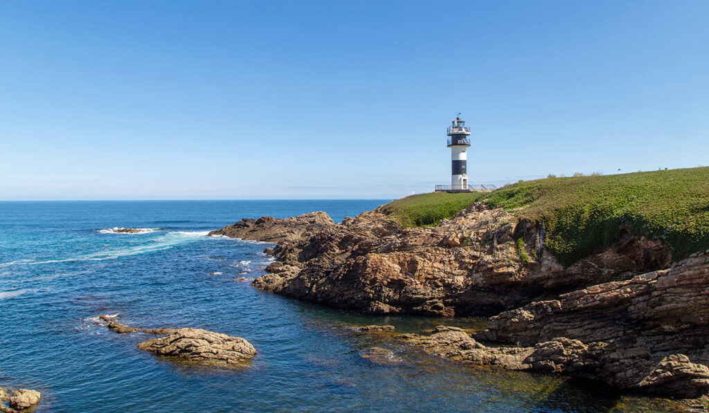 faro nuevo de Isla Pancha en Ribadeo (Lugo)