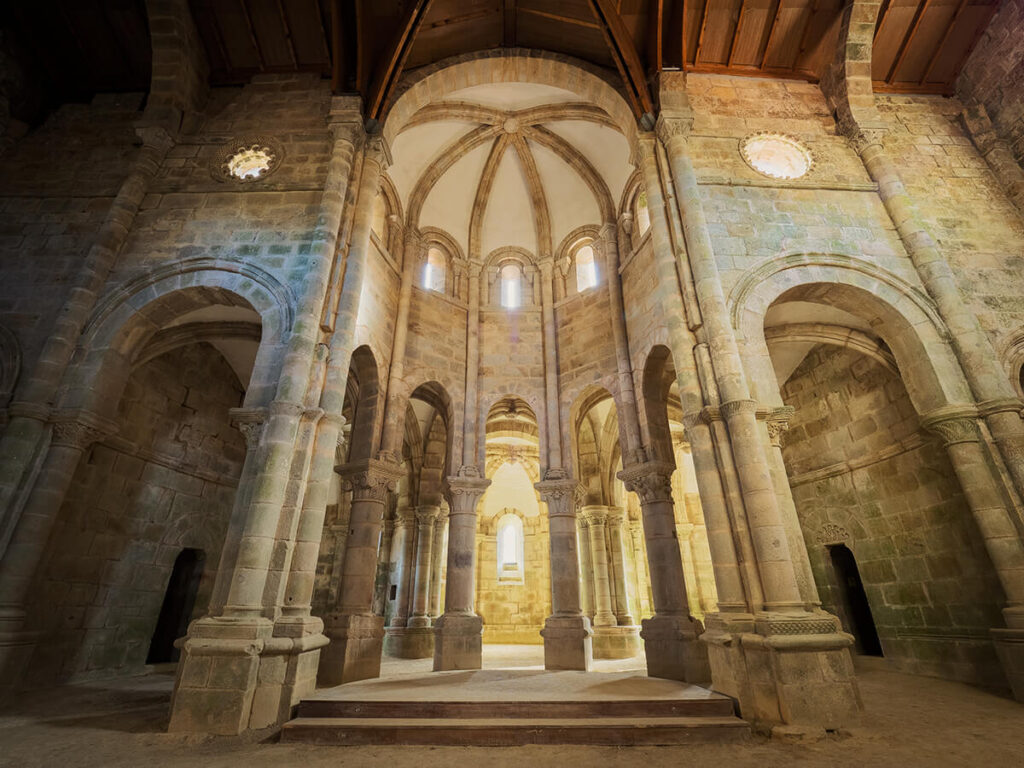 interior del Monasterio de Carboeiro en Silleda