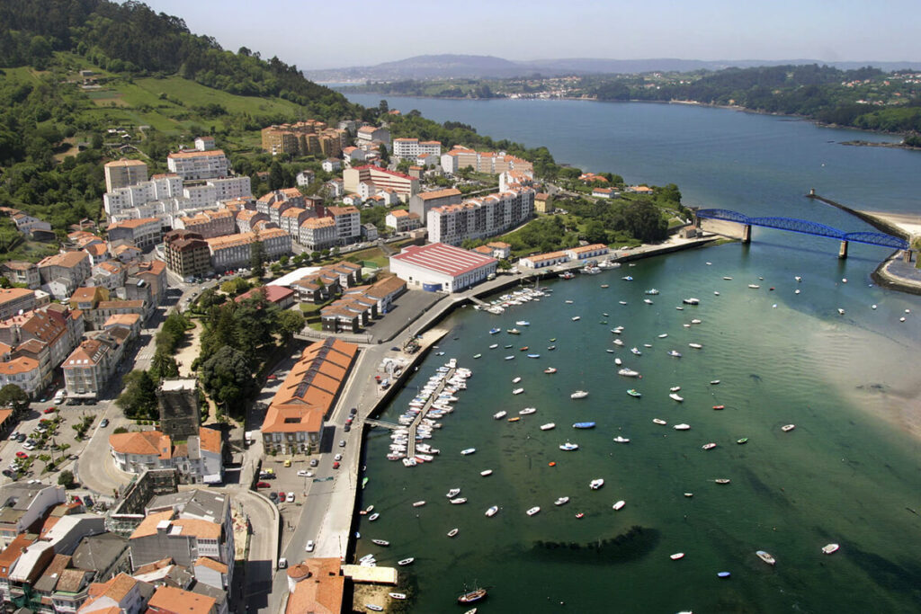 vistas del paseo marítimo de Pontedeume