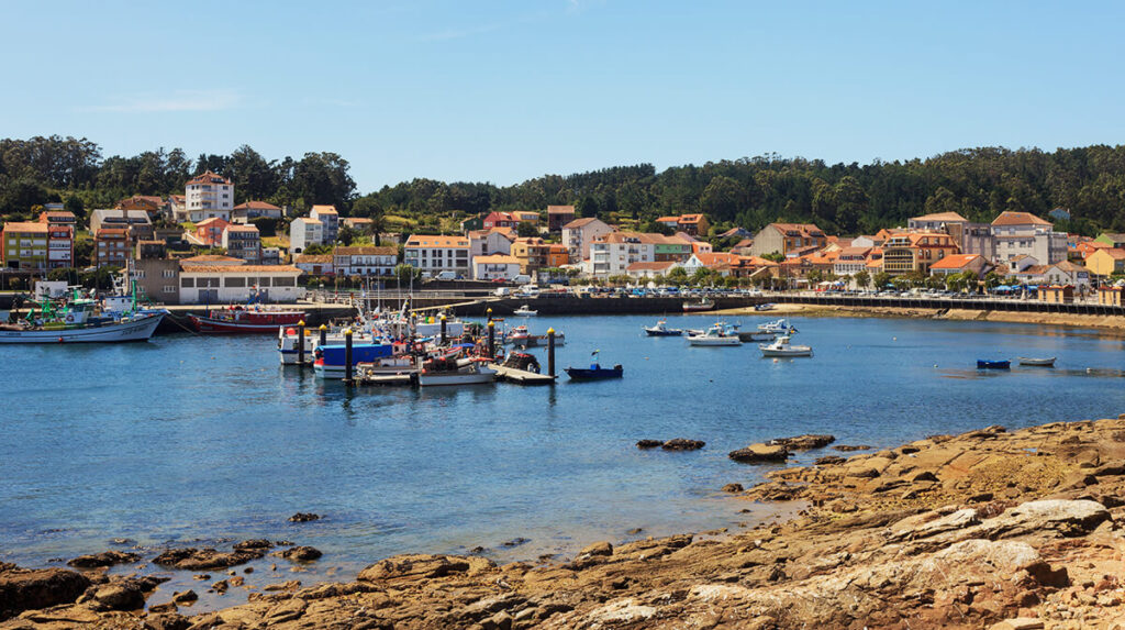 Camariñas, uno de los pueblos más bonitos cerca de Playa Langosteira