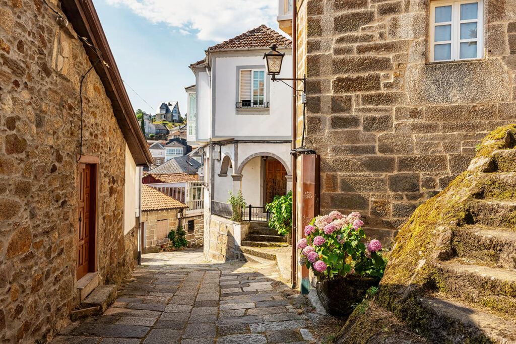 casco antiguo del pueblo de Castro Caldelas en Ourense