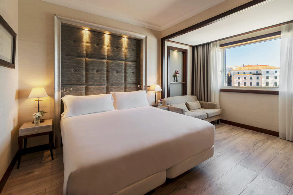 habitación del NH Collection Finisterre en A Coruña, uno de los mejores hoteles de 5 estrellas de Galicia