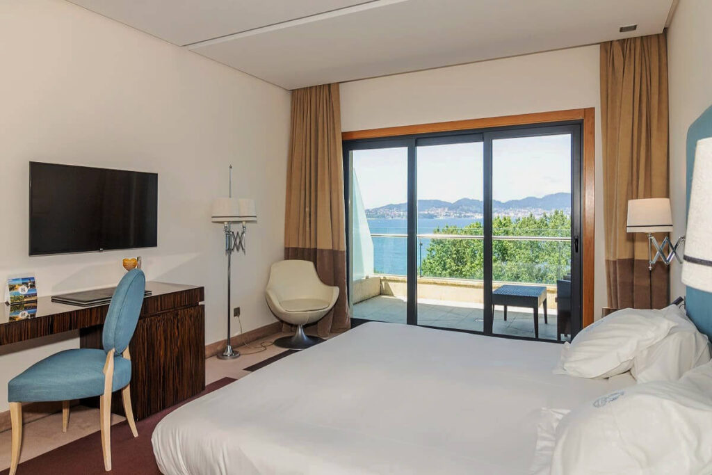 habitación del Pazo los Escudos en Vigo, uno de los hoteles de 5 estrellas de Galicia
