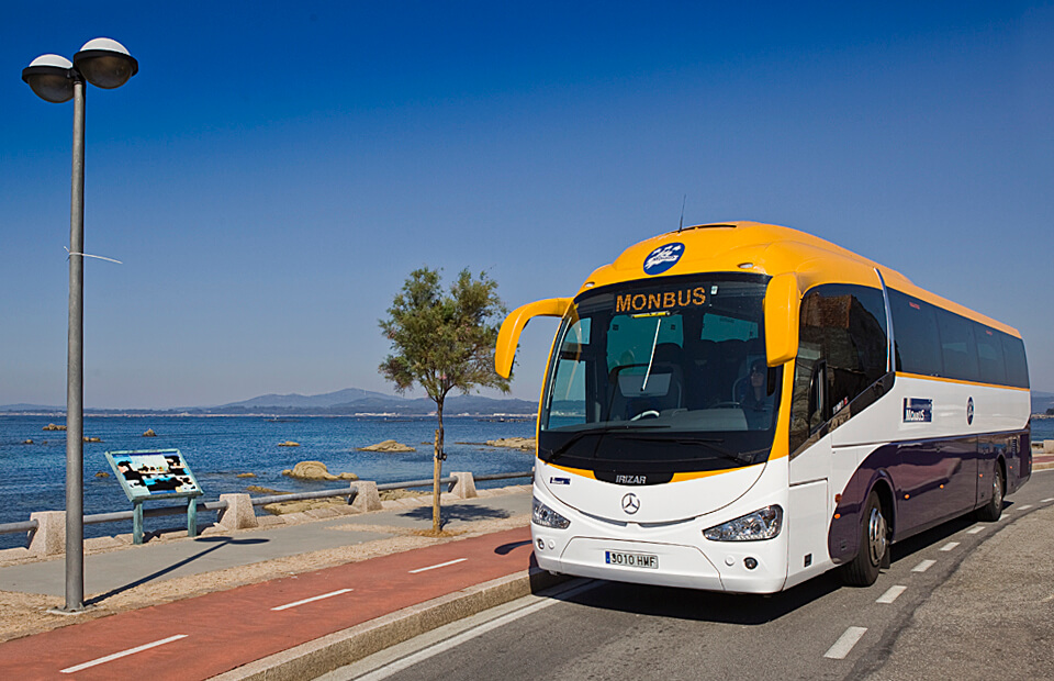visitar Galicia sin coche usando viajando en autobús